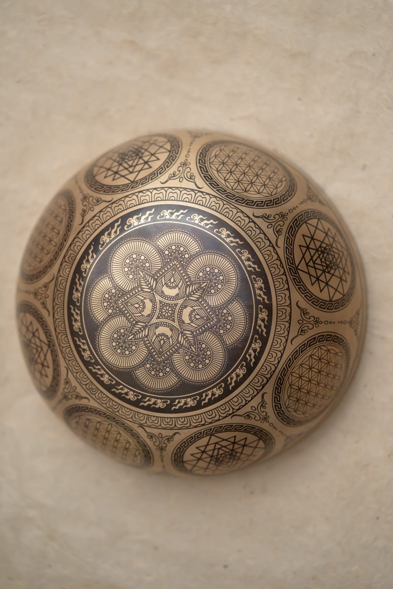 Mandala Wisdom Eyes Singing Bowl – Third Eye & Sacral Chakra - Image 5